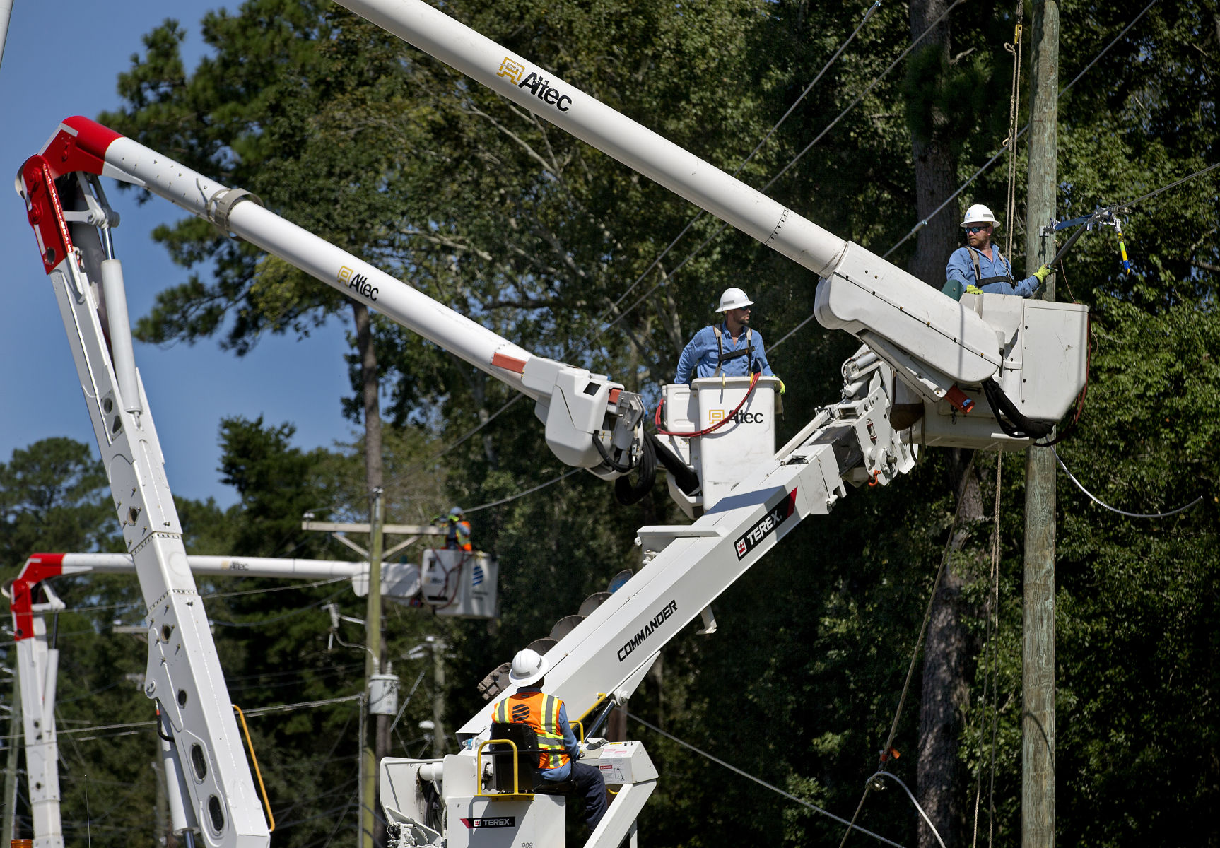 Dominion line crew summerville.jpg